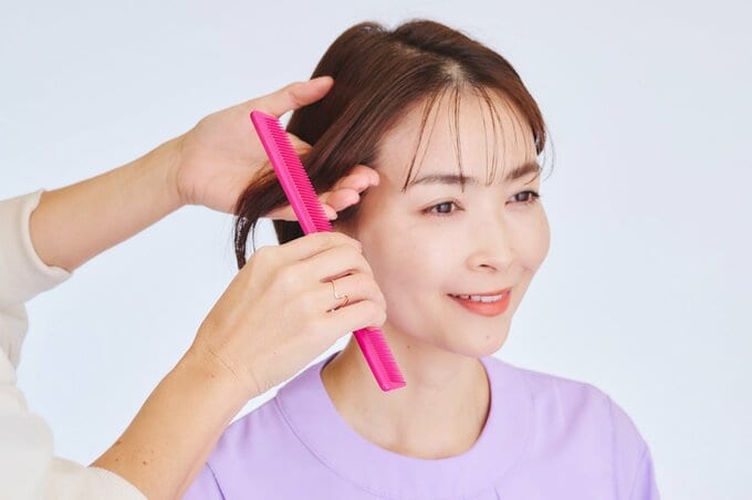 前髪のすぐ横の毛束