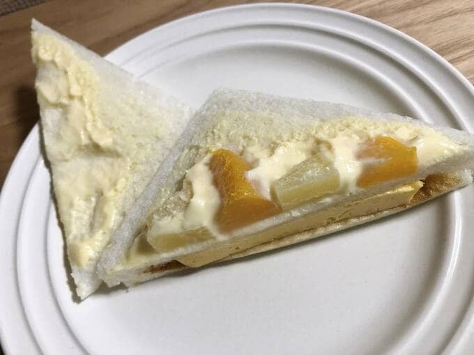 かすたーどプリンアラモード風の中身