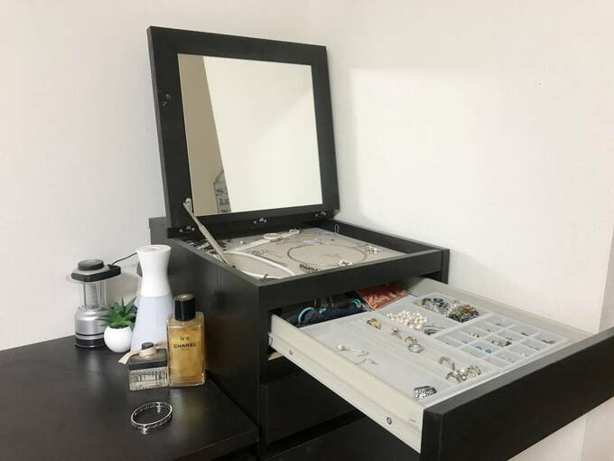 チェストの天板をあけた様子