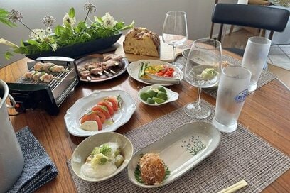 60代ひとり暮らしの「人が集まる家」。友人を招いて過ごす時間が生きる活力に