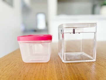 50代の「食べきる」工夫。フタがトングになる保存容器で面倒くささを減らす