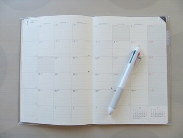手帳のスケジュール管理がぐっと便利に。4色ペン使いのコツ