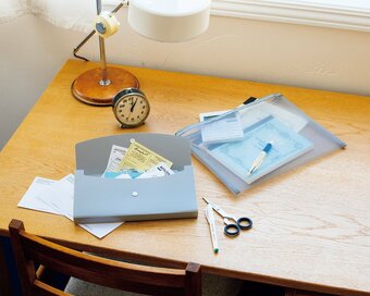 「ワザあり100円グッズ」で玄関まわりやデスクもすっきり。かゆいところに手が届くんです