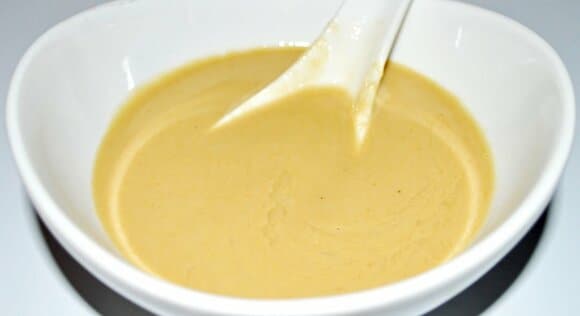 良質な植物性脂肪とプロテインに加え、マグネシウム、鉄分、カルシウムも豊富。