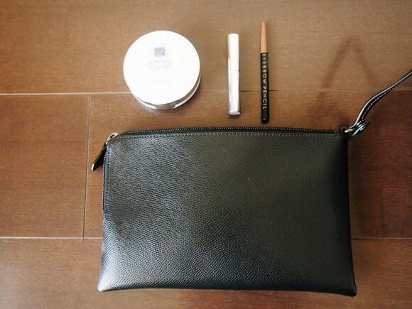 もののジャンルごとにポーチにまとめる