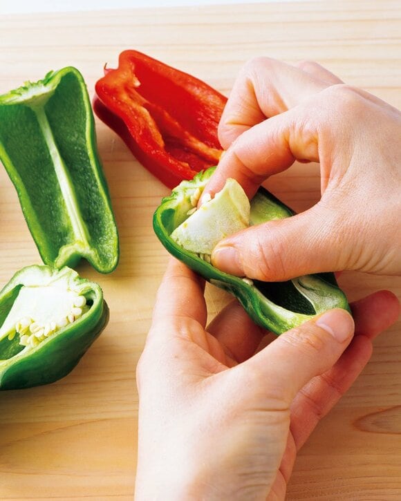 ピーマンの種取る