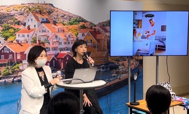 母と語る川上麻衣子さん