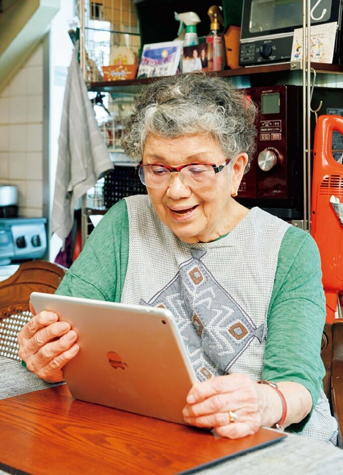 iPadを使いこなす多良さん