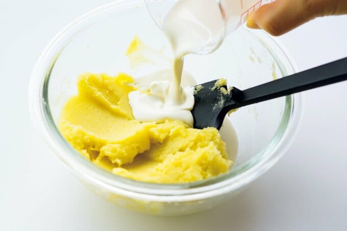 サツマイモクリームをつくる様子