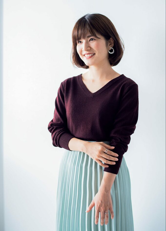 Vニットとミントグリーンスカート