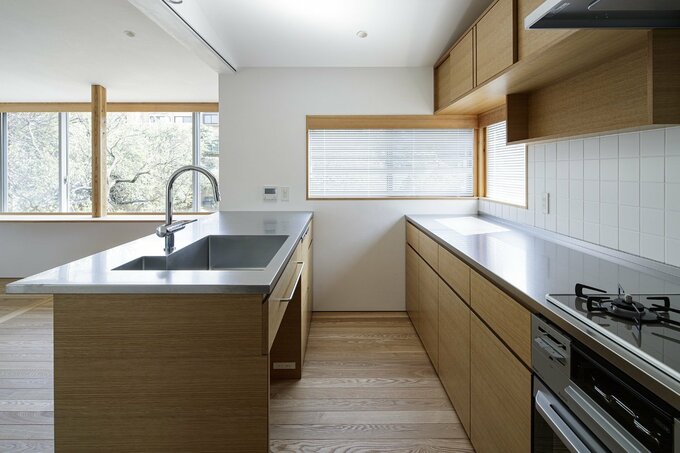 コンロを壁側配置したキッチン