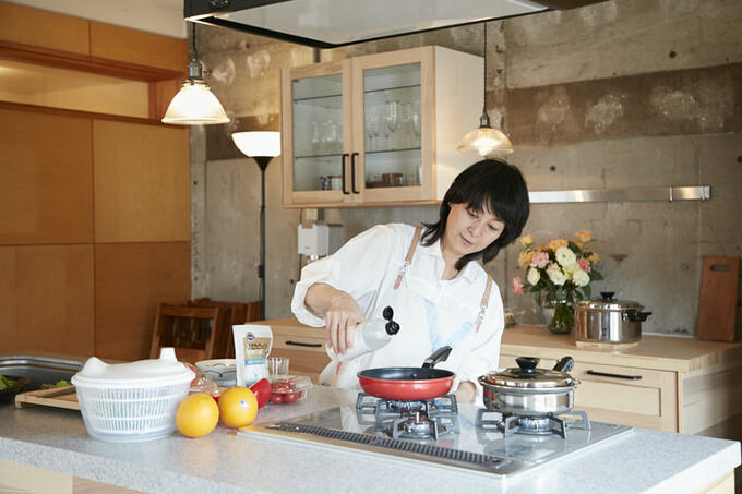 作業スペースのあるキッチン