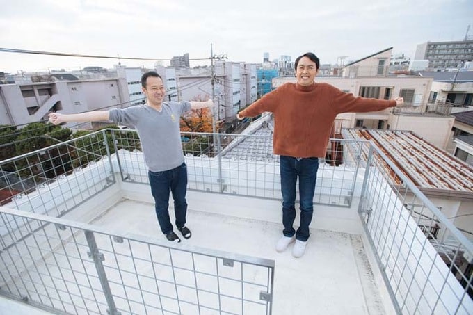 花火や食事を楽しめるルーフバルコニー