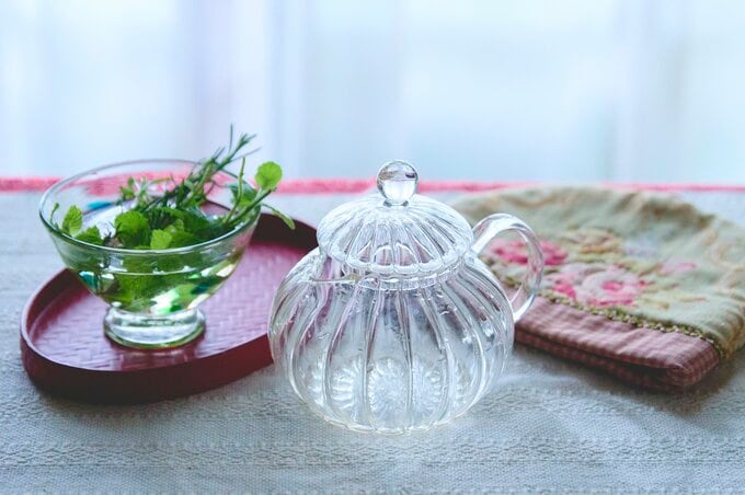 庭のハーブを使ったハーブティ