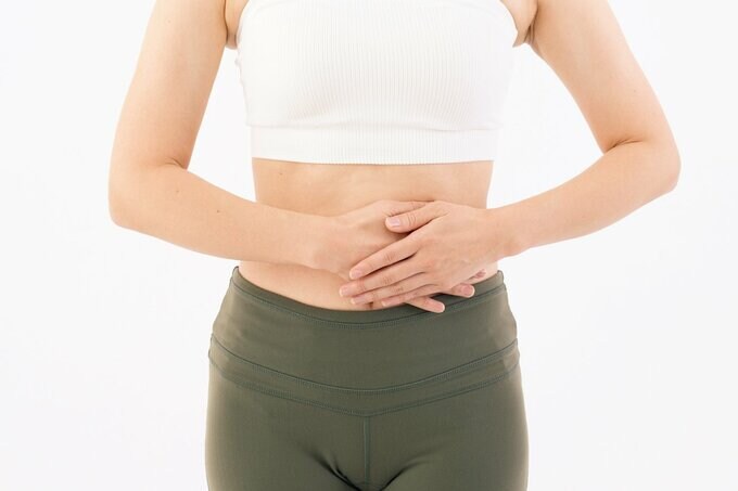 お腹を温める人