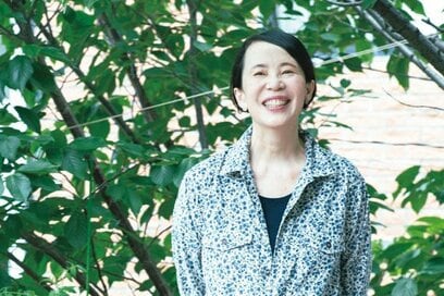 60代、自分を満たす「セルフケア」。街で見かけたすてきな人を目標に脚のマッサージ