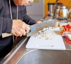 87歳ひとり暮らし。食事は手間を省くことで光熱費も節約に