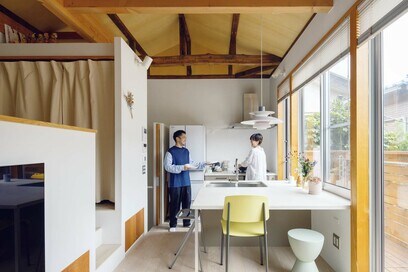 使い勝手のいいキッチン、でも設備は必要最低限：延床面積20坪の建築家自邸