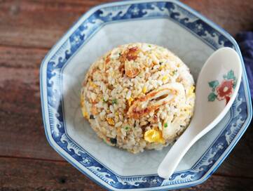 ランチに栄養たっぷりサバ缶チャーハン。汁も使って味つけ簡単