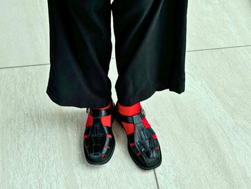 50代は「赤」を上手に取り入れて華やかに。無理なくあか抜けて見えるコーデのコツ3つ