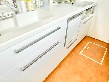 家がキレイな人が「お金をかけなくなったもの」5つ。マット類はやめて、洗剤を厳選したら家事もラクに