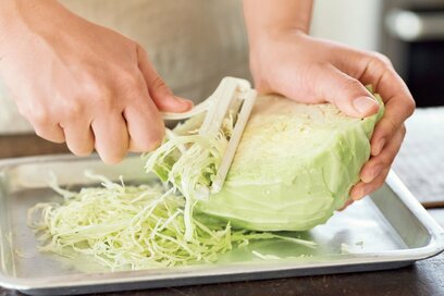 千切りが一瞬。プロも絶賛のダイソーのキッチングッズ