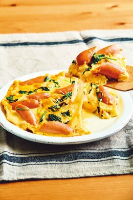 子どもと楽しくつくれる簡単「オープンオムレツ」。休日にぴったりレシピ