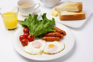 タンパク質を多く含む食事を