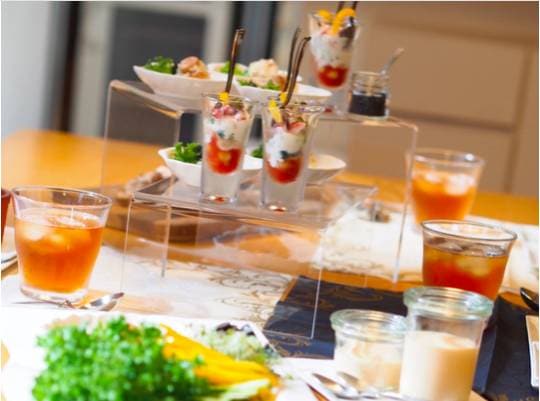 グラスにデザートなど