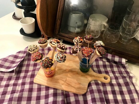 子どもが小麦粘土を口にしないよう注意してください