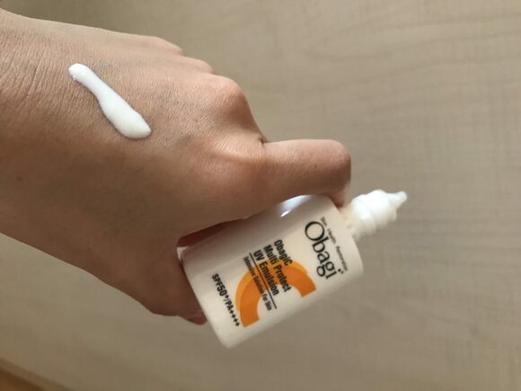 ビタミンC誘導体が配合された日焼け止め乳液