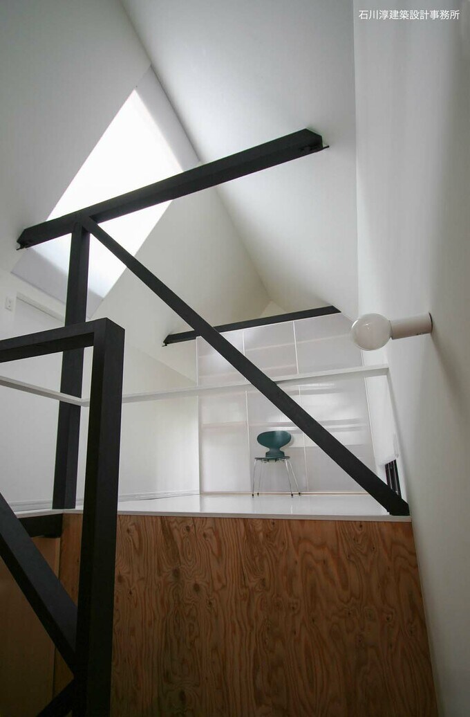 母室前から見上げるダイニングスペース