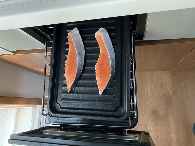 グリル専用の焼き魚トレイ