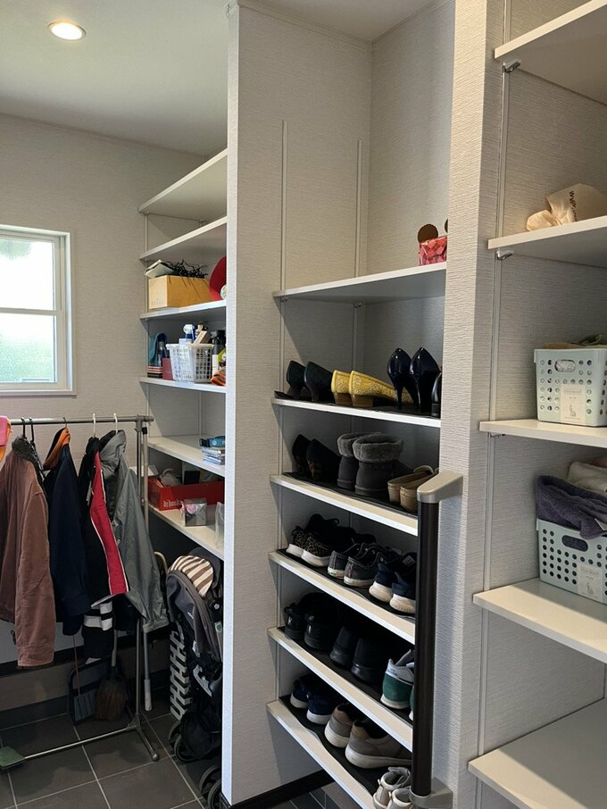 シューズクローゼットの棚