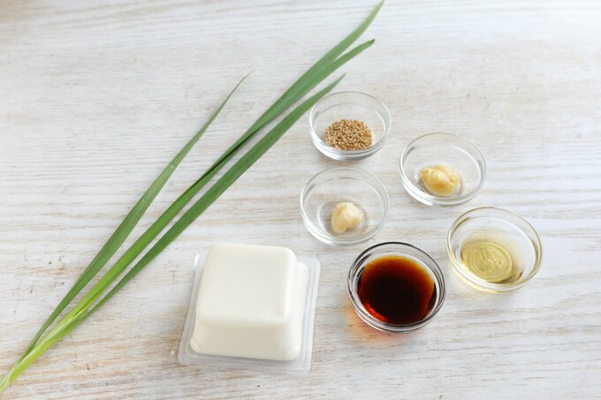 ニラだれのせ冷ややっこ材料