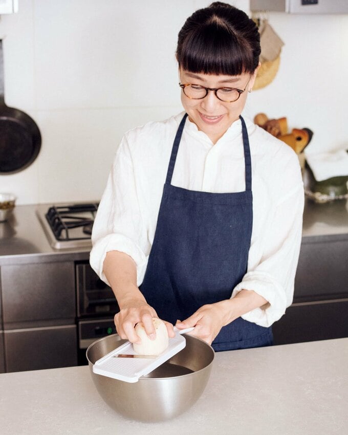 スライサー女性