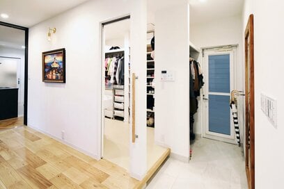 玄関に1畳の土間収納で暮らしがラクに。使いやすい間取り4例とポイントを解説