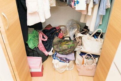 バッグ17個を処分！床が見えないクローゼットが大変身