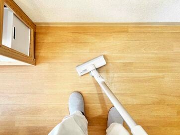 家がキレイな人の「ちょこっと掃除習慣」4つ。夫婦共働きでも無理なく続き、大掃除なしでOKに