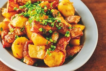 山本ゆりさんの豚ジャガ炒めレシピ。「2:2:2:1」の黄金比中華ダレでプロの味に