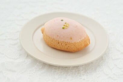 レモンケーキの名店がつくる「イチゴの焼き菓子」を春のごあいさつに。甘酸っぱさがやさしく広がる、軽やかな余韻