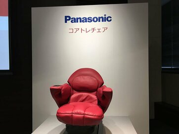 座ってバランスをとるだけで体幹全体を鍛えられる!?トレーニング用チェアを体験！