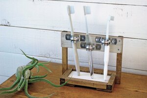歯ブラシスタンドもDIY。