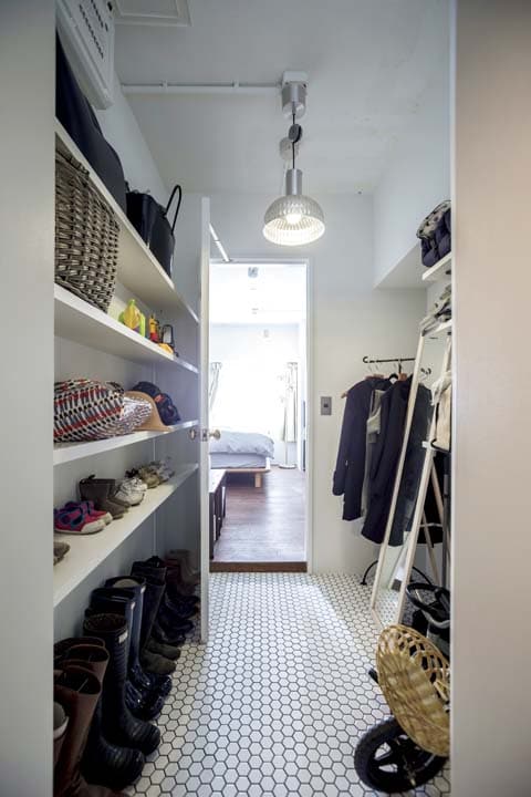 玄関のたたきからつながるシューズクローゼット