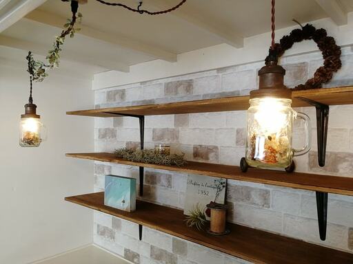 延長コードを天井にビス止めして、ジャーライトを飾る