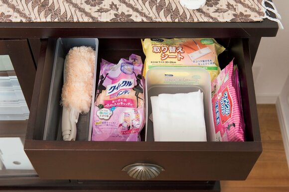 ハンディーモップを電話のそばにセットし通話のついでに掃除2