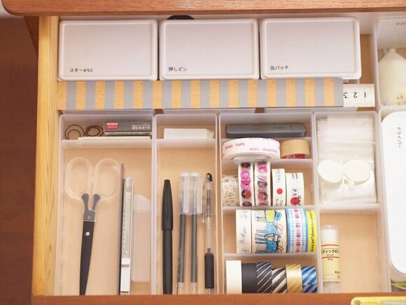 最低限の文具で引き出しスッキリのはずが…