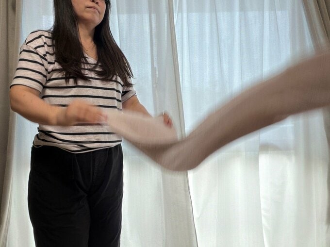 タオルを振っている様子