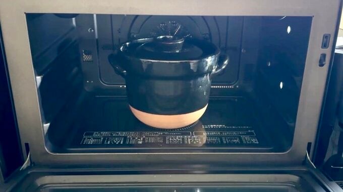 土鍋をレンジに入れる