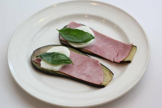 お皿にナスハム